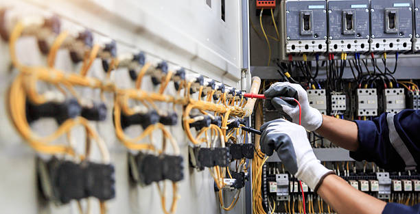 Professional Electrician technician working in Quincy, FL